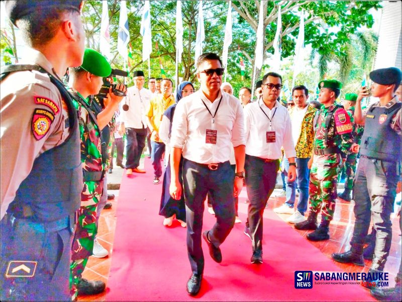 Diiringi Beragam Kesenian Tradisional, Mahmuzin Taher dan Iskandar Budiman Resmi Mendaftar di KPU Kepulauan Meranti