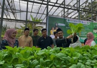 Keren! Mahasiswa Unilak Berhasil Lakukan Panen Perdana Sayuran Hidroponik: Ini Menjadi Peluang Bisnis 