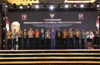 Keren! Provinsi Riau Raih Penghargaan Universal Health Coverage 