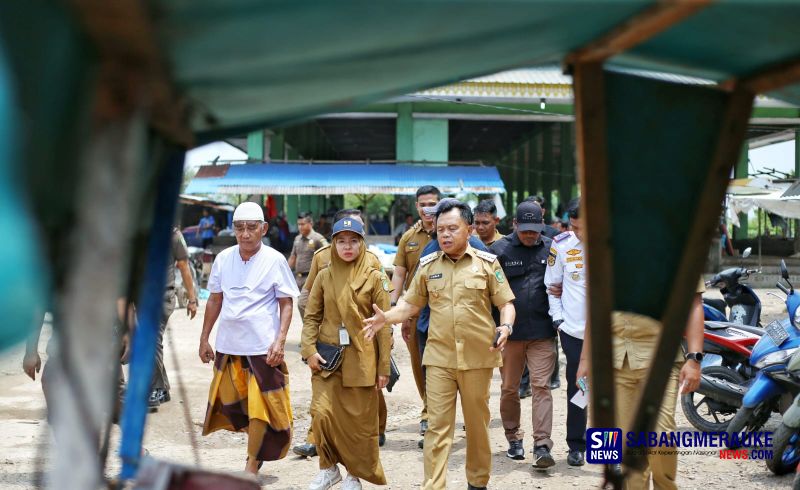 Tinjau Jalan dan Pasar Modern Selatpanjang, Plt Bupati Meranti Pastikan Perbaikan Infrastruktur Segera Dilakukan