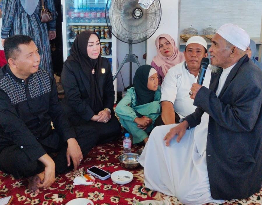 Syukuran Pelantikan Anggota DPRD Pekanbaru Lindawati SE: Tausiah Tuan Guru Syafruddin Saleh, Santuni 100 Lebih Anak Yatim-Bagi 300 Paket Sembako