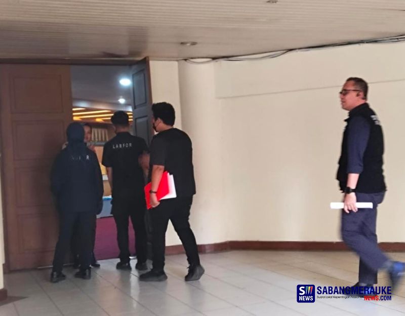 Hampir 12 Jam Kantor DPRD Riau Digeledah, Tim Penyidik Polda Riau Hingga Malam Ini Masih Berada di Dalam Ruangan