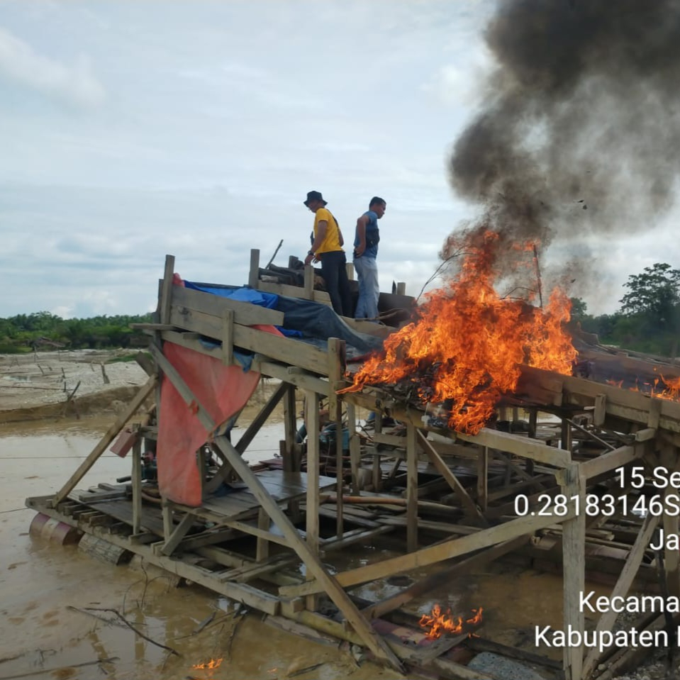 Penambangan Emas Ilegal di Desa Petai, Polisi Bakar 5 Mesin Rakit