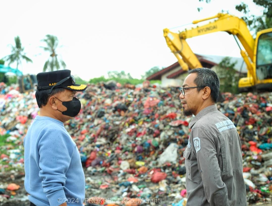 Plt Bupati Kepulauan Meranti Tinjau TPA Gosok di Tengah Hujan Gerimis untuk Atasi Darurat Sampah