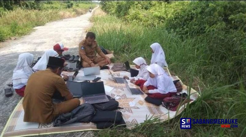 Minim Jaringan Internet, Murid SD di Kepulauan Meranti Terpaksa Ujian di Tepi Jalan, Begini Tanggapan Disdik