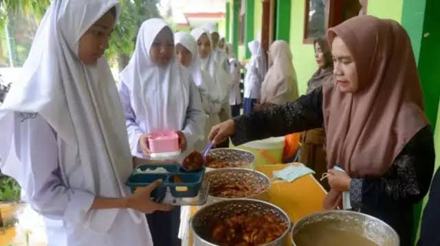 Diselenggarakan di Pinggiran Kota Pekanbaru, Simulasi Tahap II Makan Siang Bergizi Gratis Dilaksanakan Pekan Sepan