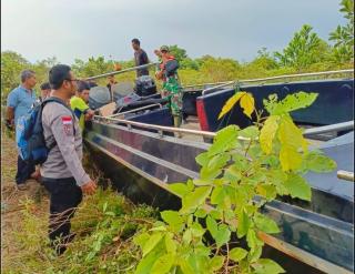 Kapal Misterius Terdampar di Desa Topang Kepulauan Meranti, Polisi Sebut Bea Cukai Sempat Mengejar