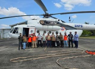 Antisipasi Karhutla, 12 Helikopter Water Bombing dan 1 Pesawat Patroli Disiagakan di Riau