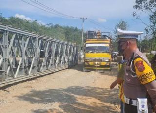 Pemasangan Jembatan Bailey di Jalan Longsor Lintas Riau-Sumbar Selesai