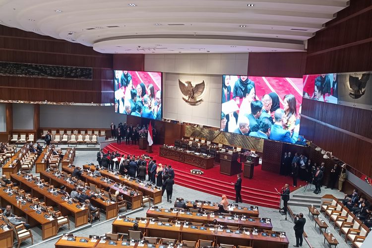 13 Anggota DPR dan 4 Anggota DPD Dapil Riau Dilantik, BEM Unri: Mereka Harus Ingat Sumpah Jabatan! 