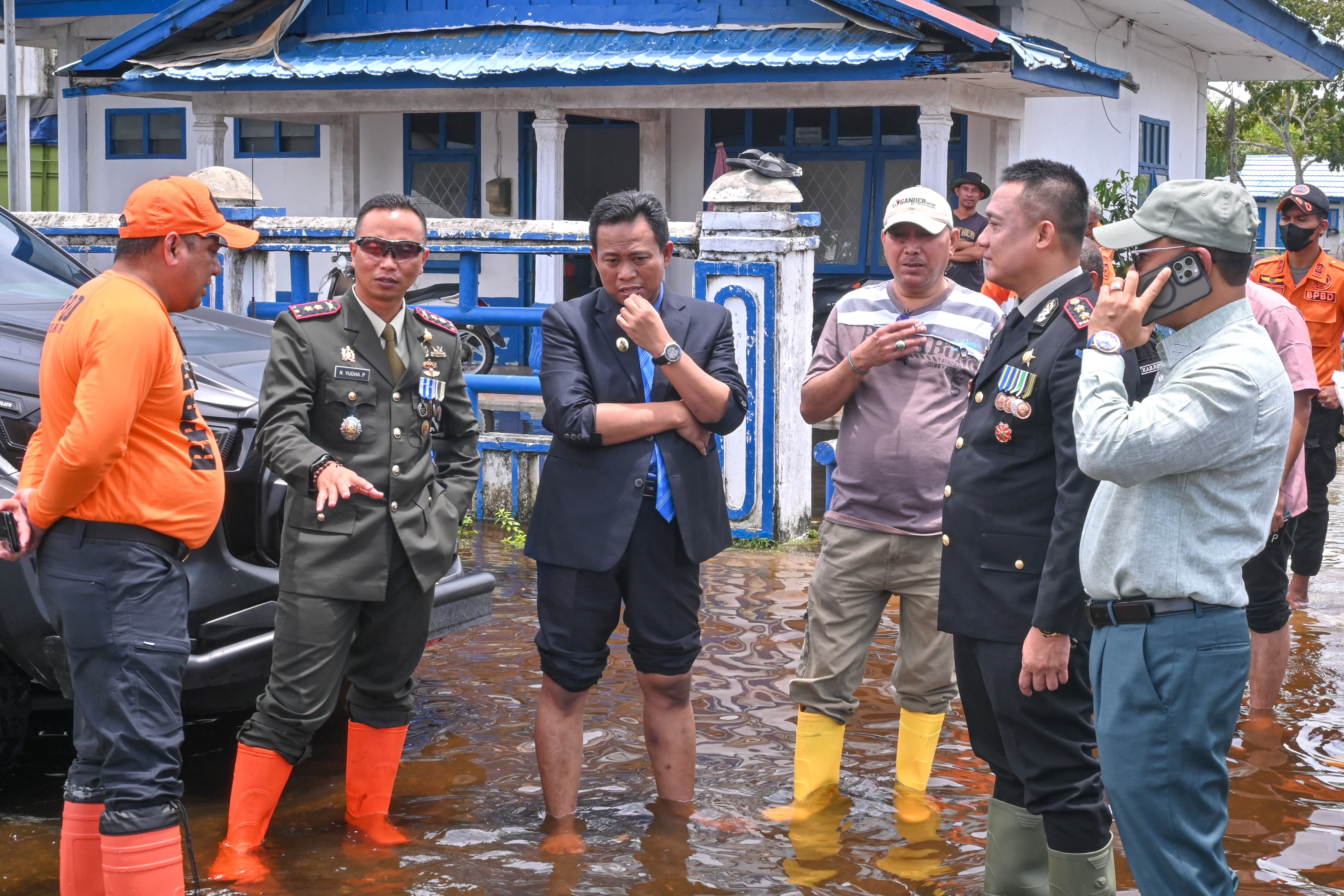 Diguyur Hujan Bagan Siapiapi Dilanda Banjir, Plt Bupati Sulaiman dan Forkopimda Tinjau Lokasi 