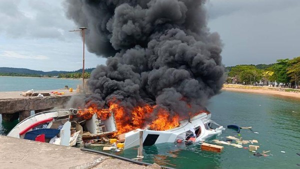 Calon Gubernur Ini Tewas Saat Mau Kampanye, Kapal yang Ditumpangi Meledak Terbakar