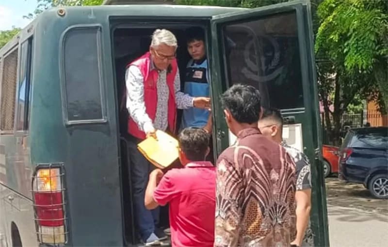 Keras! Jaksa Tuntut Mantan Bupati Kuansing Sukarmis 13,5 Tahun Penjara dan Bayar Rp 22,5 Miliar