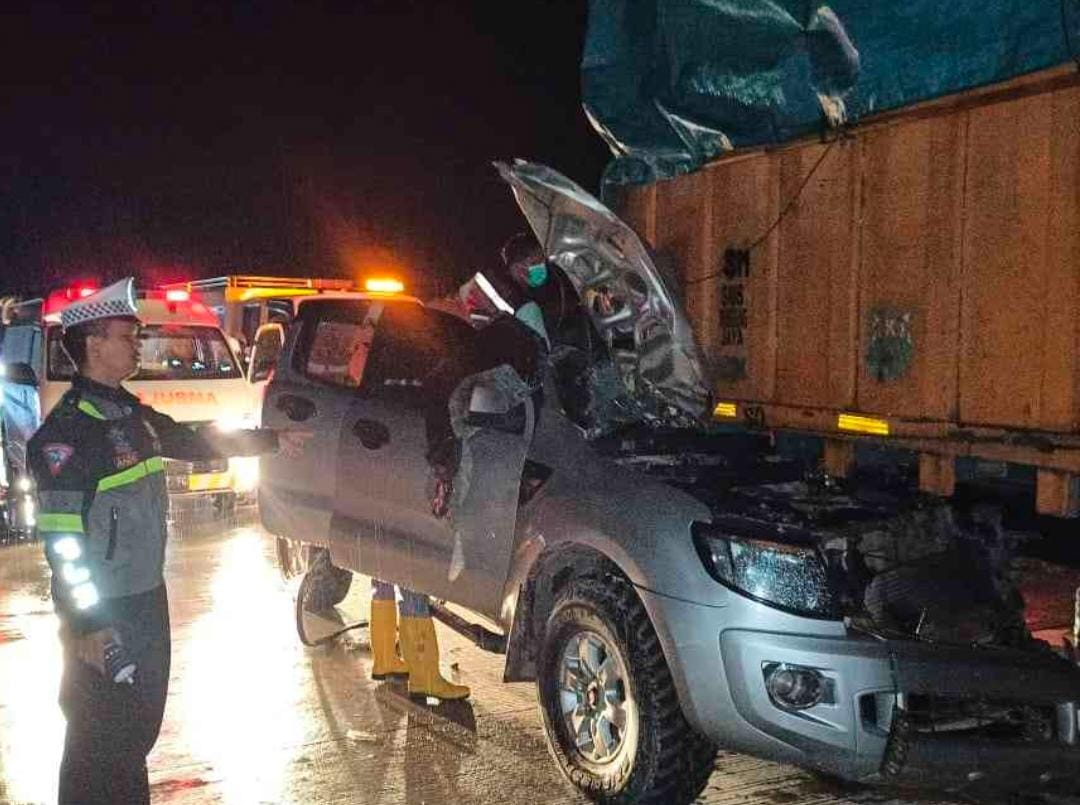 Mobil Ditumpangi Camat Tabrakan Maut di Tol Pekanbaru-Bangkinang, 2 Orang Tewas