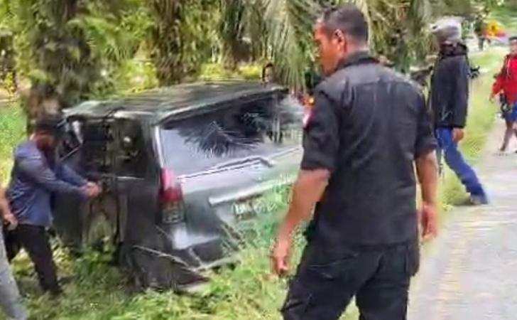 Mobil Avanza Tabrak Pohon Sawit di Siak, 3 Orang Tewas