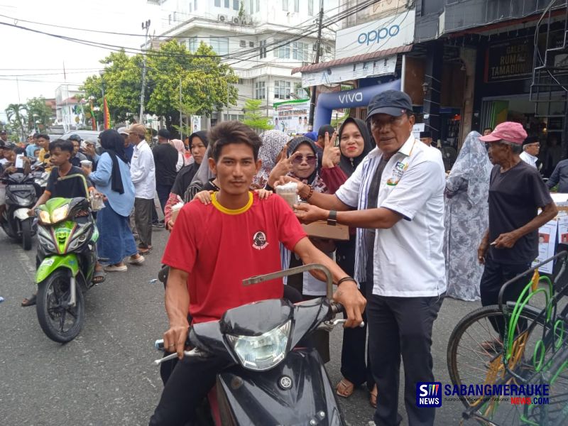 Sentuh Masyarakat, Relawan Paslon Bijak Bermarwah di Rohil Bagikan Souvenir