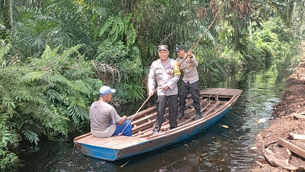 Patroli Dialogis Pilkada, Polisi di Pelalawan Susuri Hutan Belantara