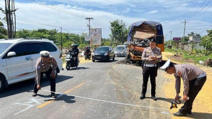 Kecelakaan Maut 2 Truk dan Colt Diesel di Kampar, Sopir Meninggal Dunia