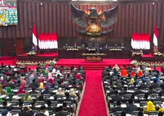 580 Anggota DPR Dilantik Hari Ini, Segini Gaji Fantastis Para Wakil Rakyat di Senayan