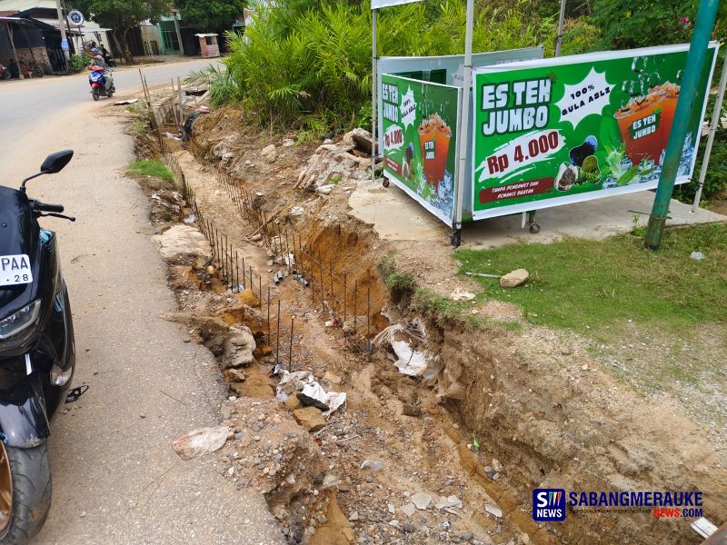 Warga Kesal Proyek Drainase di Rohil 10 Hari Tidak Dilanjutkan, Kadis Perkim Bungkam