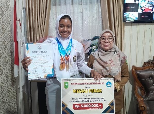 Siswi SMAN 9 Pekanbaru, Ageng Aulia Putri, Raih Empat Medali di Ajang Renang