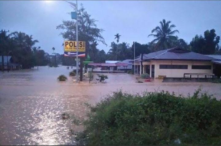 Sempat Lumpuh Total Karena Banjir, Jalur Lintas Sumbar-Riau Kabupaten Limapuluh Kota Sudah Bisa Dilewati