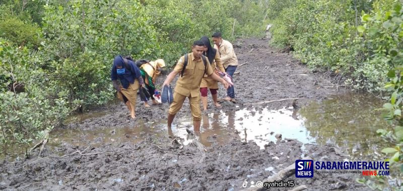 Kisah Suardi, Kepala Sekolah di Kepulauan Meranti yang Berjuang untuk Pendidikan di Ujung Negeri