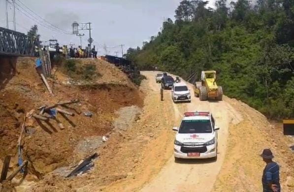 Lalu Lintas Terganggu, Jalan Riau-Sumbar Kembali Longsor Akibat Curah Hujan Tinggi