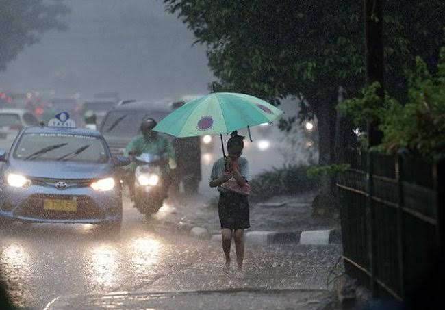 Ternyata Inilah yang Tidak Boleh Dilakukan Saat Hujan Petir, Nomor 3 Sering Dilakukan