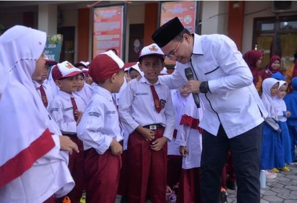 Prabowo Naikkan Gaji Guru, Ketua Forum Dewan Pendidikan Indonesia Ucapkan Terima Kasih