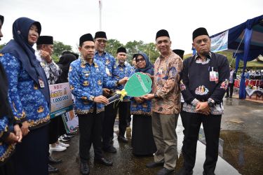 BRK Syariah Serahkan Dua Unit Ambulans untuk Puskesmas Tembilahan Kota dan Benteng