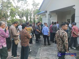 Tuntut Pembayaran TPP yang Tertunda, ASN Setda Kepulauan Meranti Unjuk Rasa di Rumah Dinas Bupati