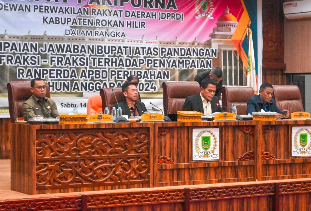 DPRD Rohil Dengarkan Jawaban Bupati Terkait Pandangan Umum Fraksi Ranperda Perubahan APBD Tahun 2024