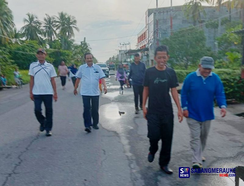 Petahana Tumbang Bijak Menang, Tokoh Masyarakat Rohil Ini Tunaikan Nazar Jalan Kaki 10 Kilometer