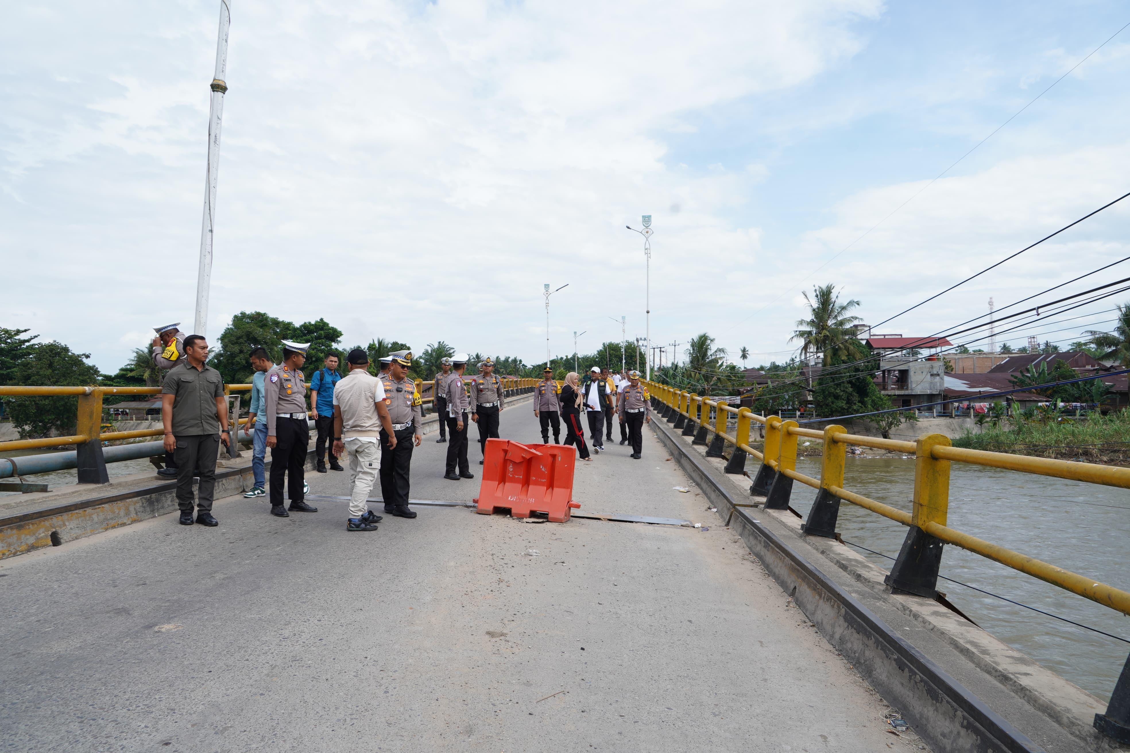 Jembatan Sungai Rokan Turun 80 Cm, Warga Diminta Gunakan Jalur Alternatif