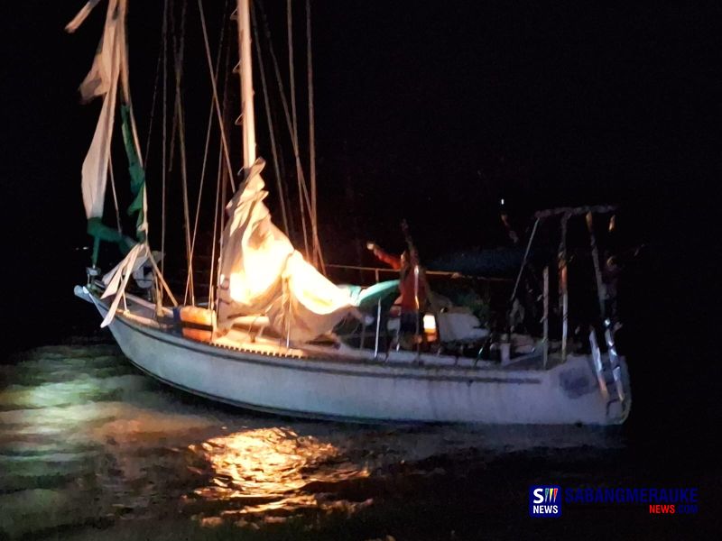 Kapal Layar Berbendera Malaysia Terdampar di Perairan Kepulauan Meranti, Awak WNA China Selamat