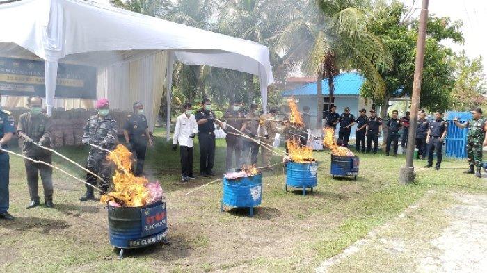 Bea Cukai Bengkalis Musnahkan 29 Ton Bawang Putih Selundupan Malaysia, Tetapkan 1 Tersangka