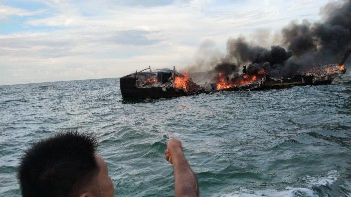 Kapal Mutiara Terbakar di Perairan Indragiri Hilir, Seluruh Muatan Hangus