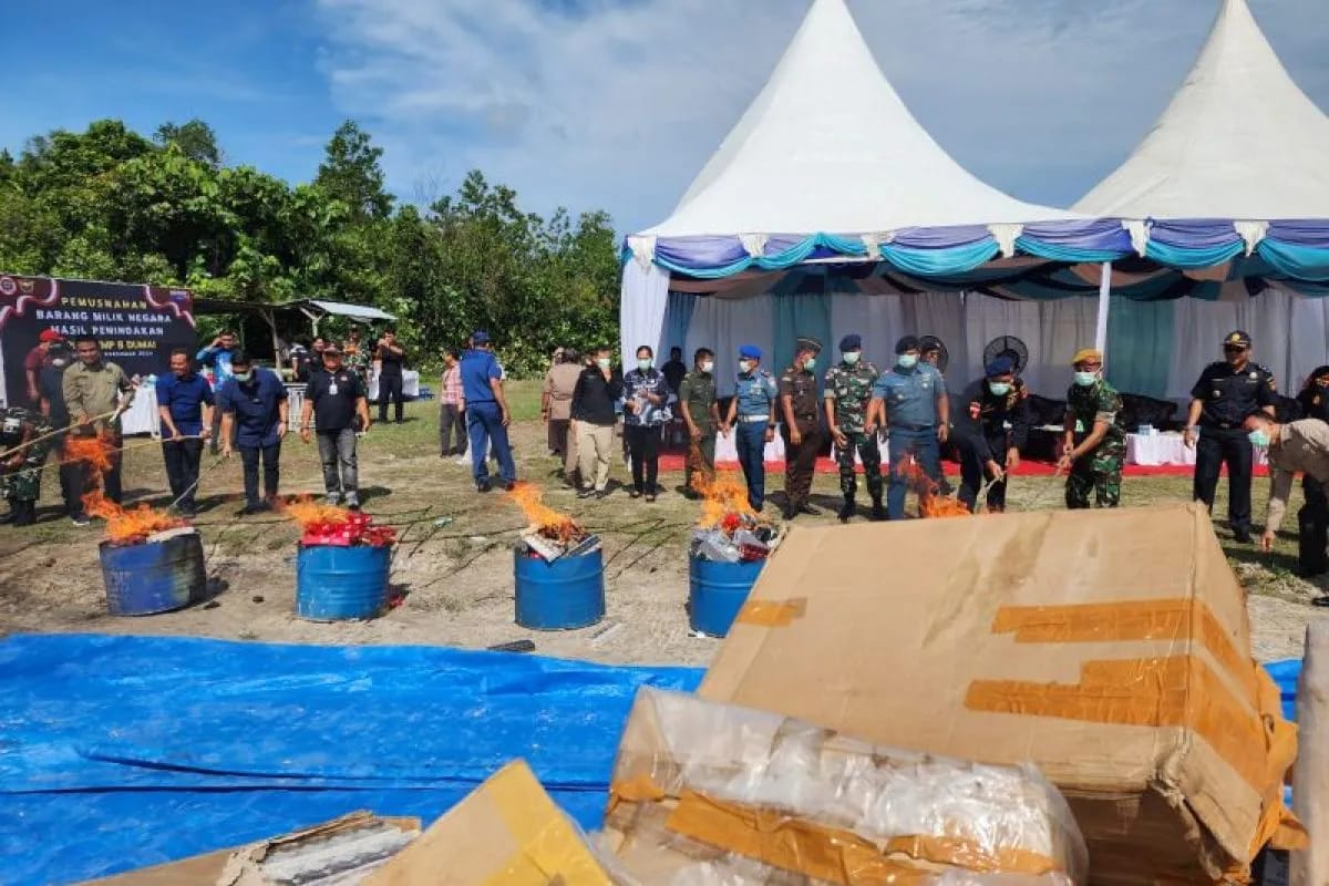 Bea Cukai Dumai Musnahkan Barang Ilegal Senilai Rp 1 Miliar, Mulai Rokok Hingga Kosmetik