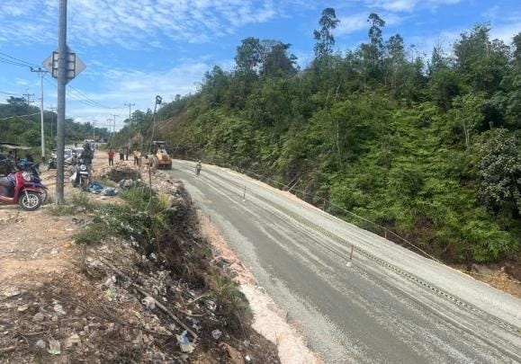 Perbaikan Jalan Lintas Riau-Sumbar Pasca Longsor Berjalan Lancar