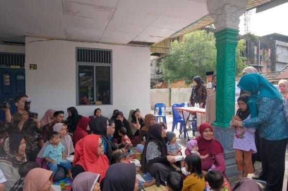 Pemprov Riau Salurkan 1.049 Paket Makanan Bergizi Gratis ke SDN dan Posyandu di Pekanbaru