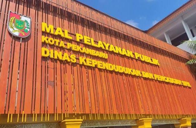 Layanan Disdukcapil Pekanbaru Membludak Jelang Perayaan Nataru