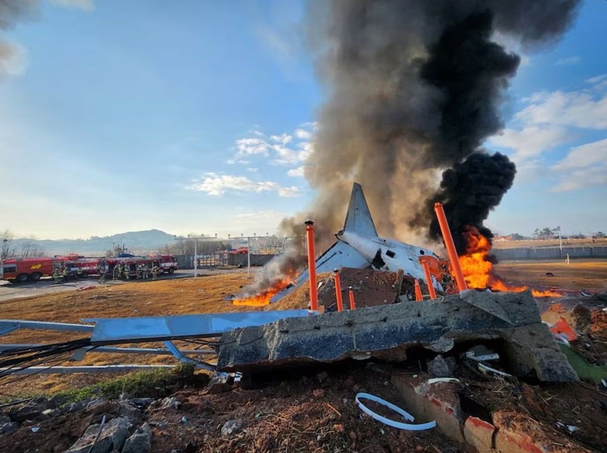 Keluar dari Landasan Pacu, Pesawat Jeju Air Alami Kecelakaan di Bandara Muan