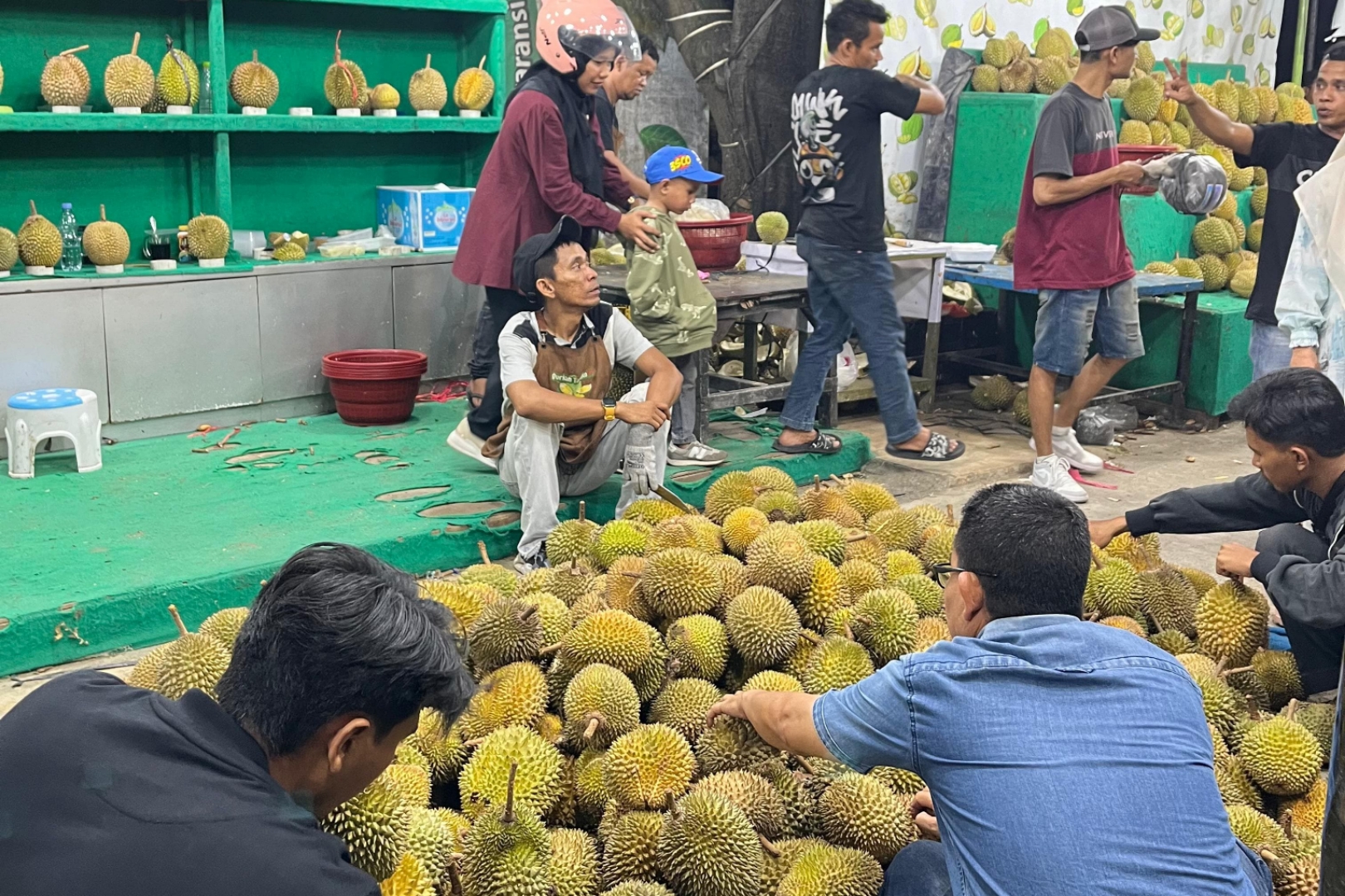 Musim Durian Menjadikan Pekanbaru Surganya Durian