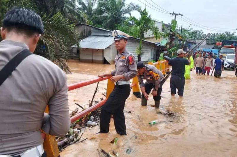 Banjir Melanda Wilayah Indragiri Hilir, Ratusan Warga Mengungsi