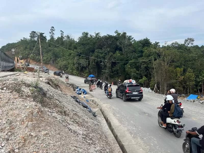 Perbaikan Jalan Lintas Riau-Sumbar di Tanjung Alai Terhambat Hujan, Masih Berlakukan Buka Tutup