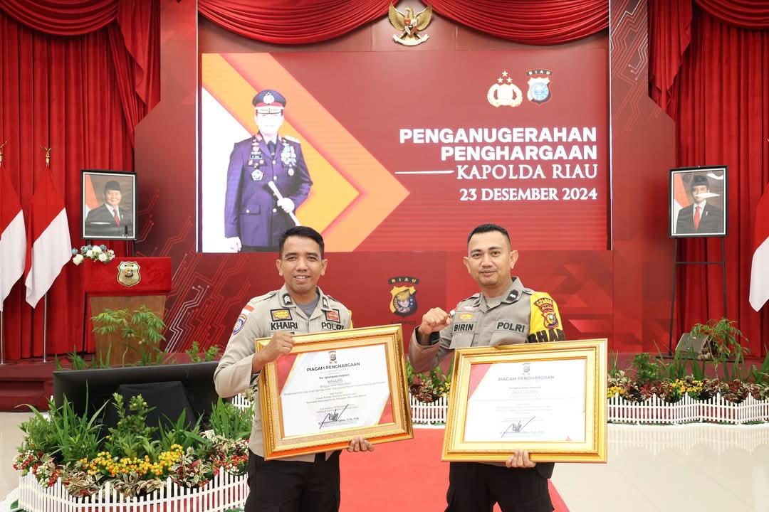 2 Personel Polres Meranti Terima Hadiah Umrah dari Kapolda Riau, Ini Prestasinya