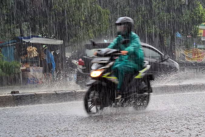 Hujan dan Petir Masih Melanda Wilayah Riau Hari Ini