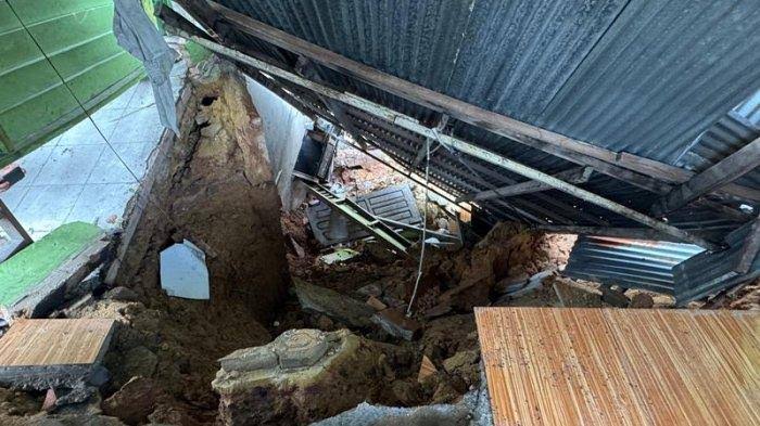 Longsor Akibat Hujan Lebat Rusak 7 Rumah di Pelalawan