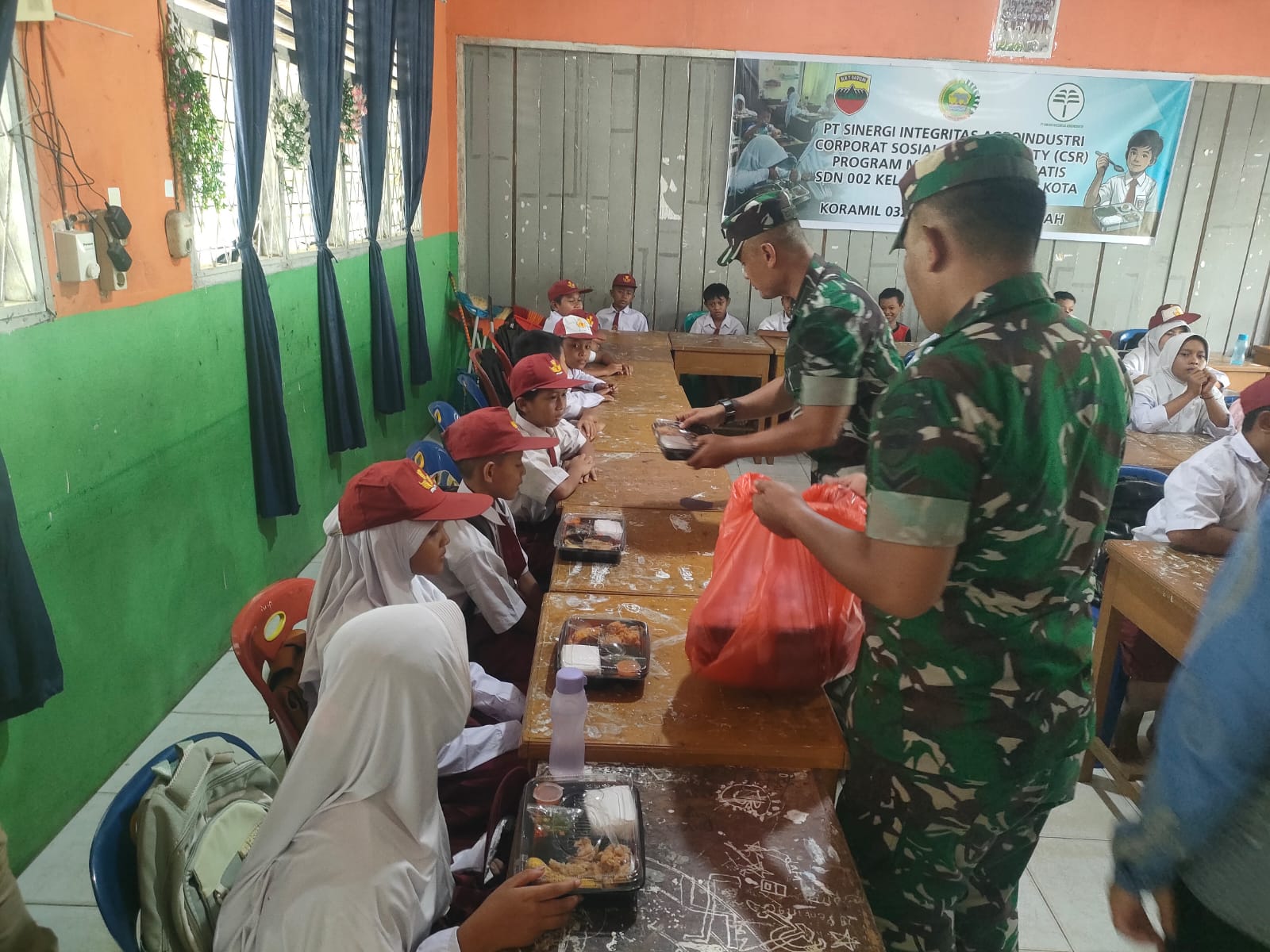 Koramil 03/Bagan Sinembah dan PT Sinergi Integritas Agroindustri di Rohil Gelar Makan Bergizi Gratis